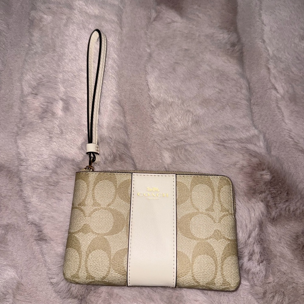 Coach Signature Corner Zip Wristlet